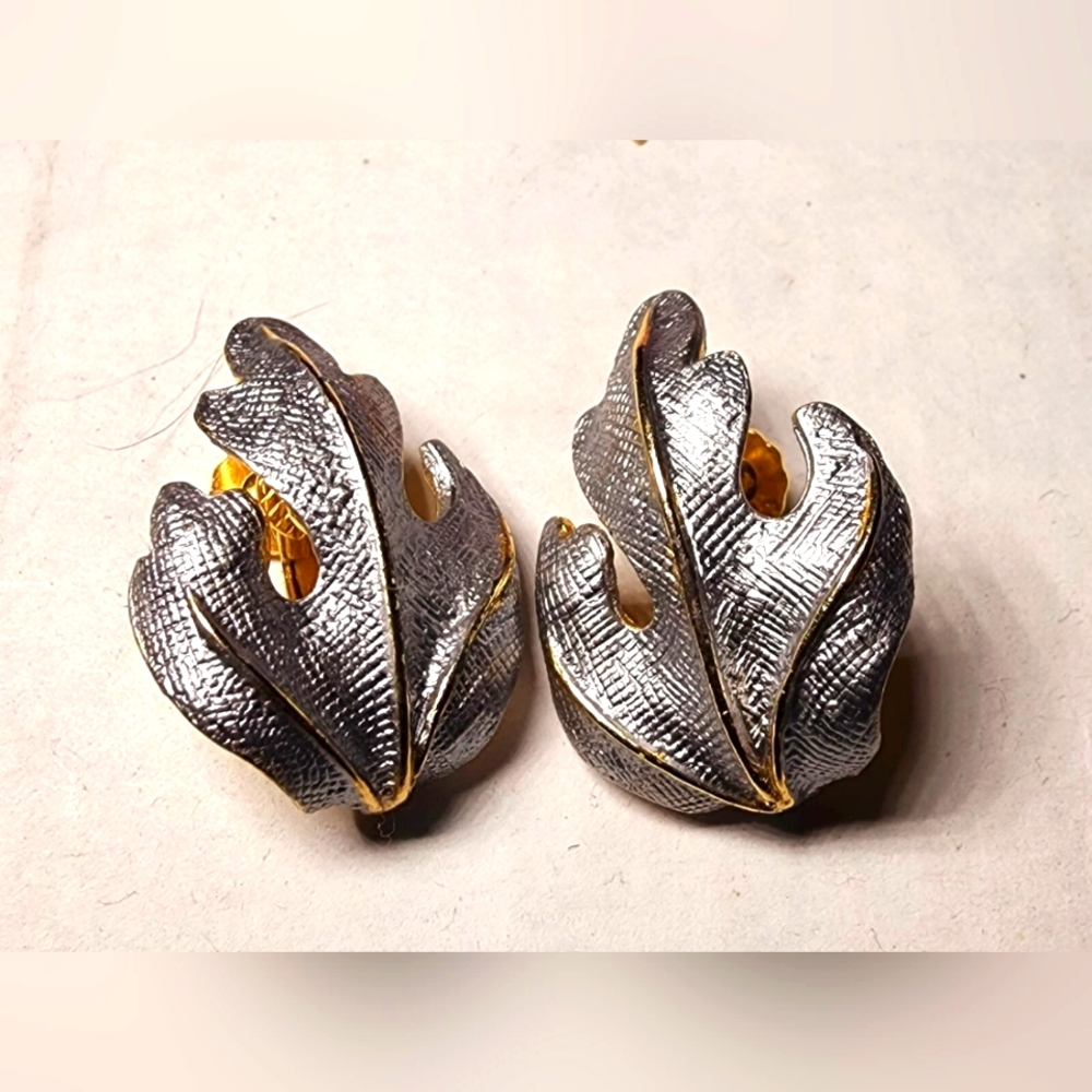 Vintage Castlecliff textured silver leaf gold trim clip on earrings see notes